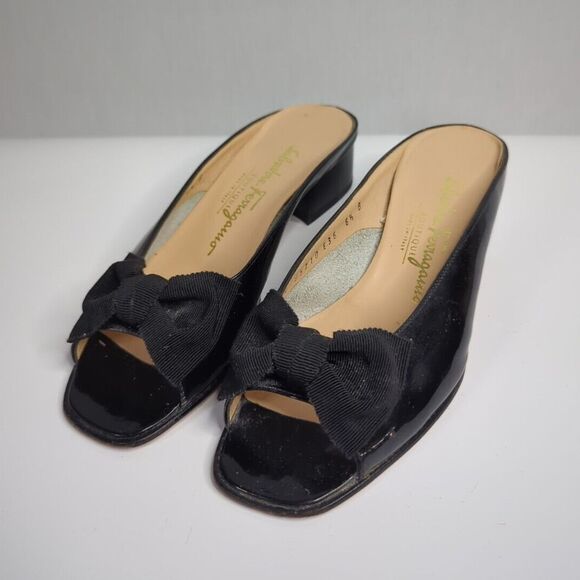 Salvatore Ferragamo Boutique 6.5 B Black Patent Leather With Bow Open Toe Slide - Picture 1 of 16